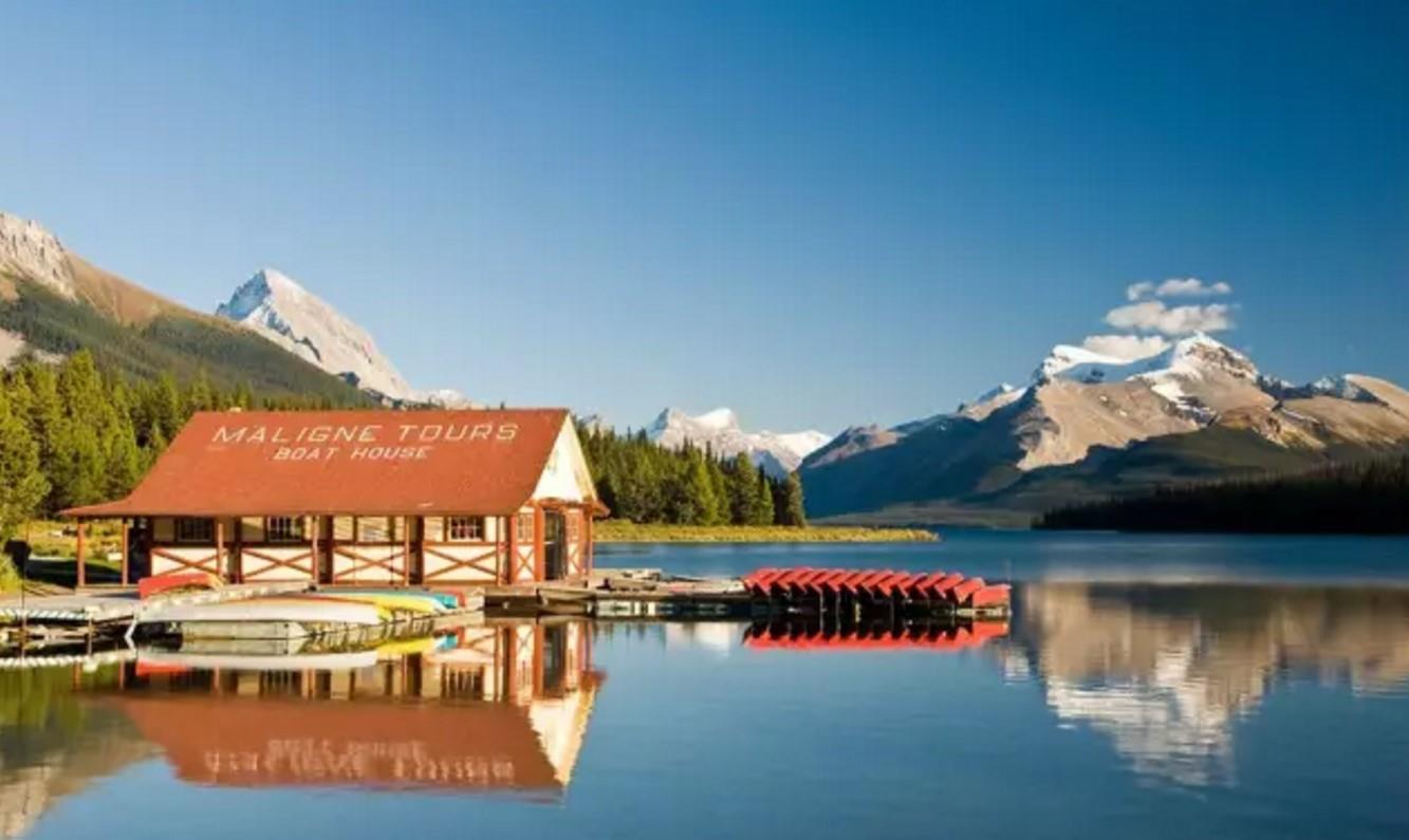 加拿大租车自驾-落基山脉的湖